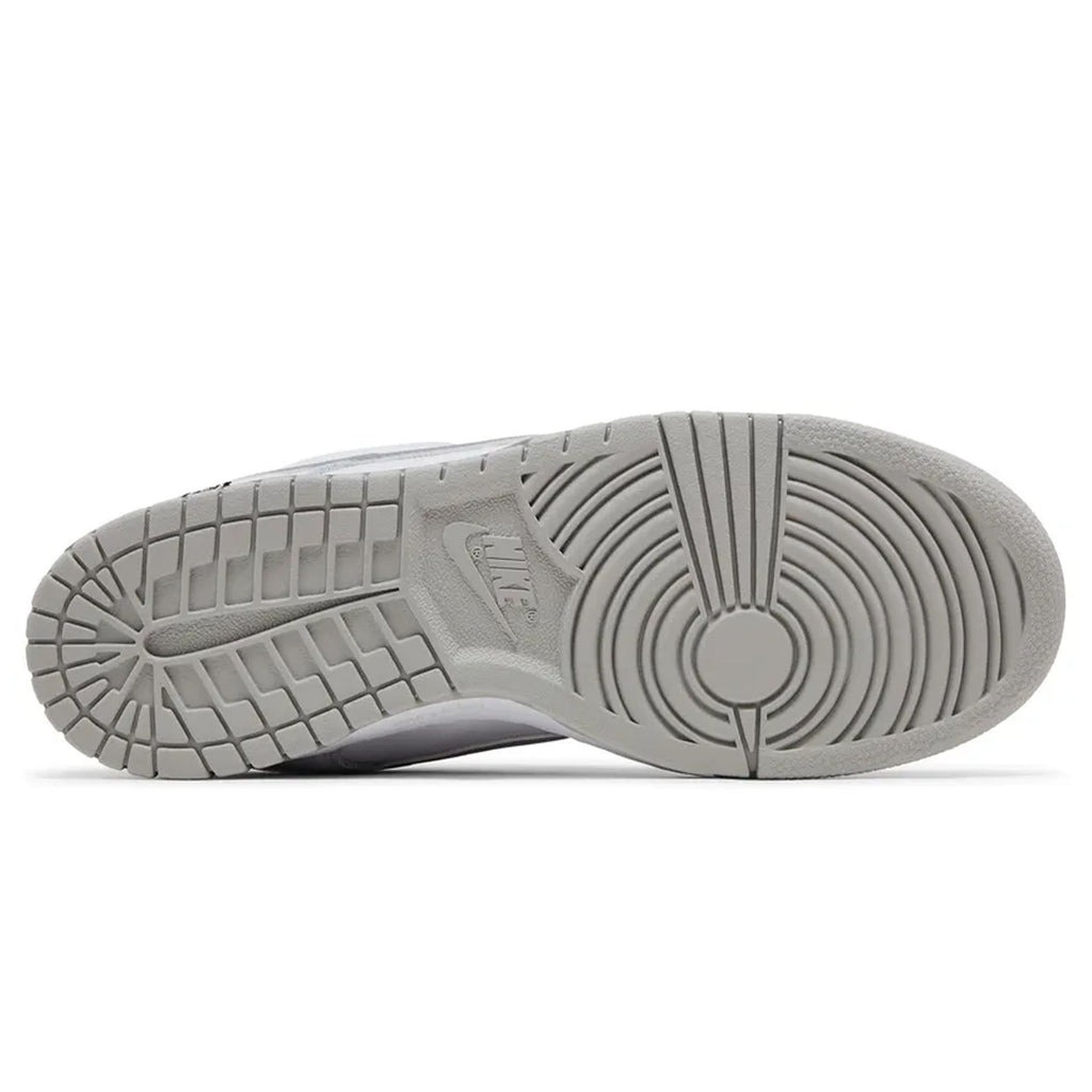 Nike Dunk Low SB x Supreme 'White Metallic Silver'