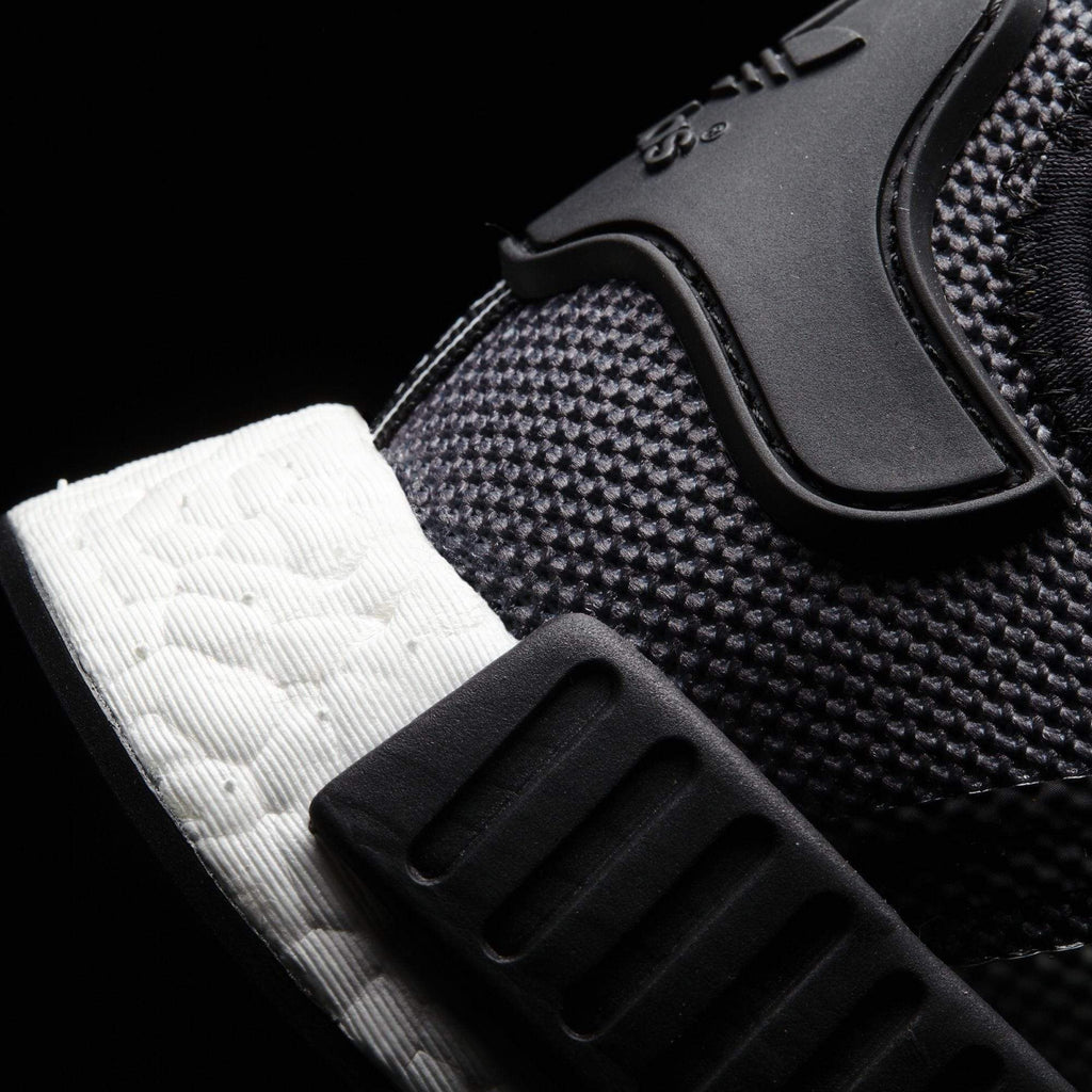 ADIDAS NMD R1 - Core Black Chalk White - Kick Game