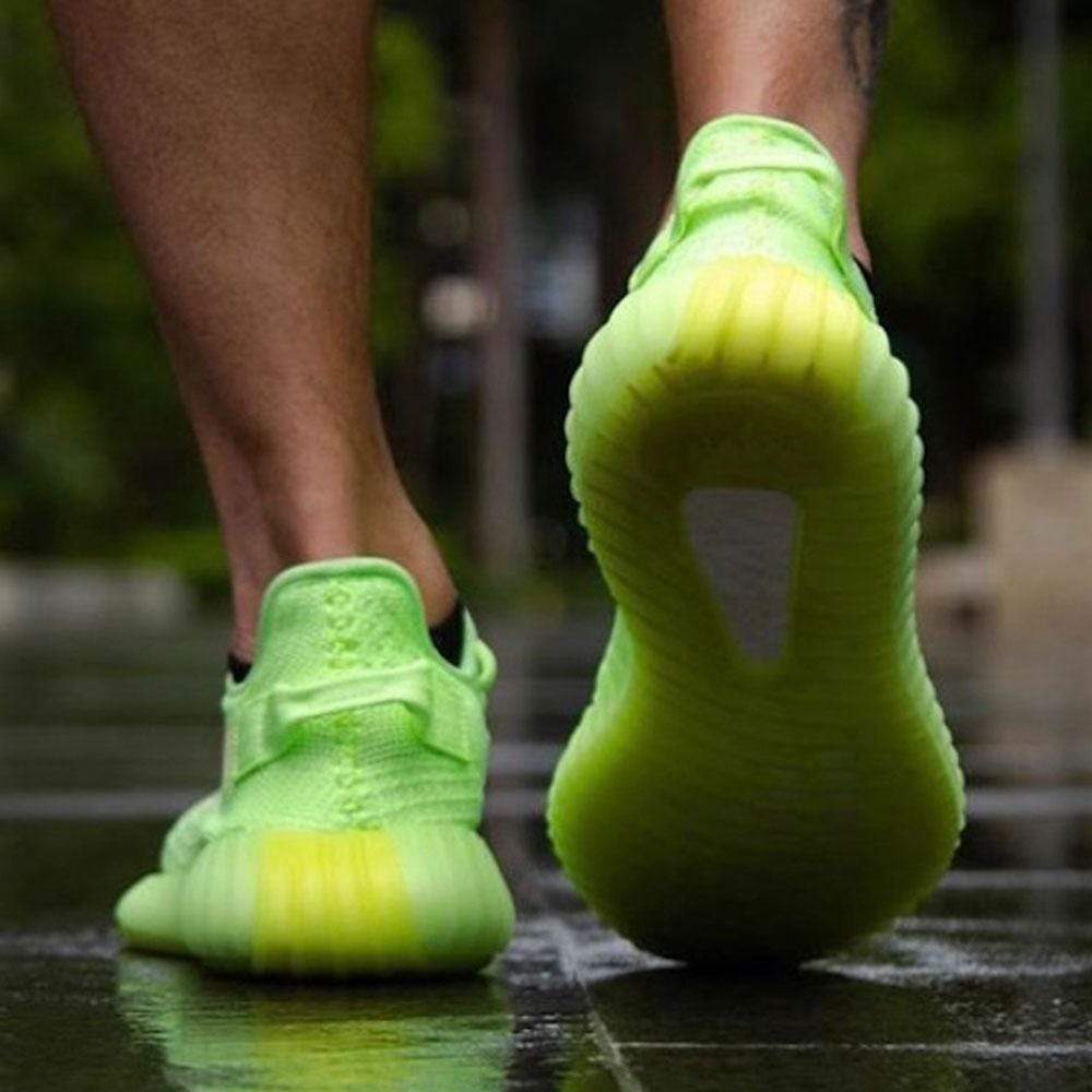 Yeezy Boost 350 V2 'Glow In The Dark' Green - Kick Game