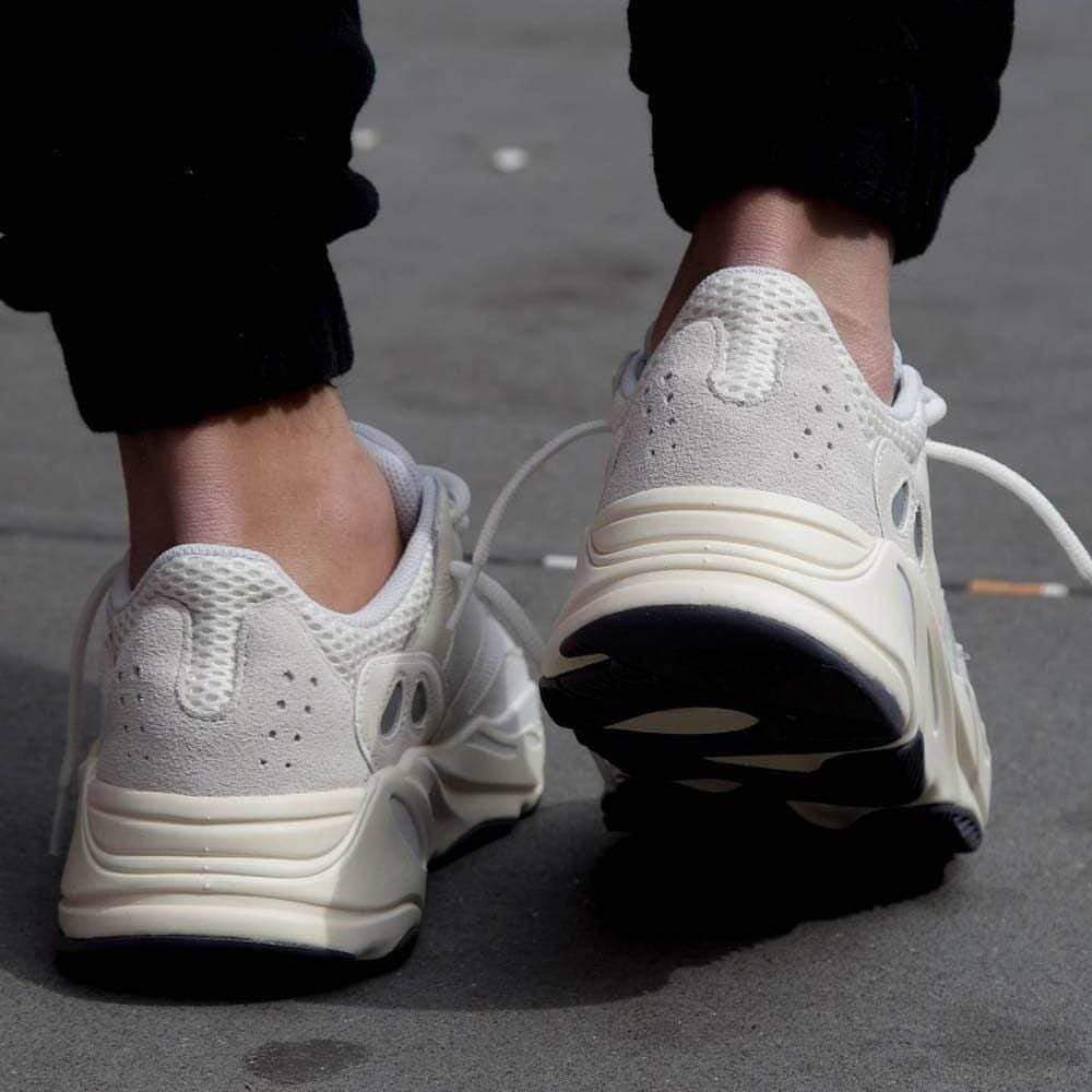 Adidas Yeezy Boost 700 Analog - Kick Game