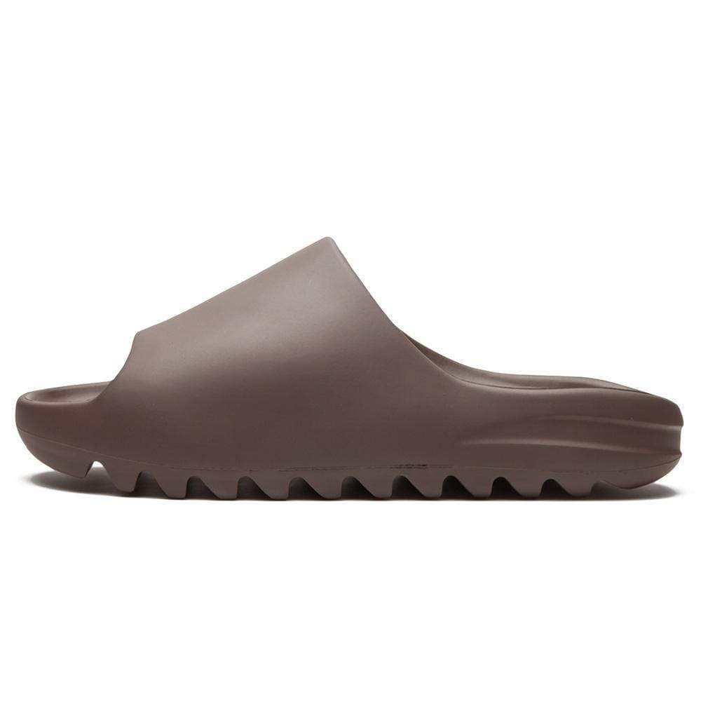 Yeezy Slides 'Soot' - Kick Game
