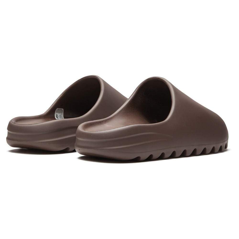 Yeezy Slides 'Soot' - Kick Game