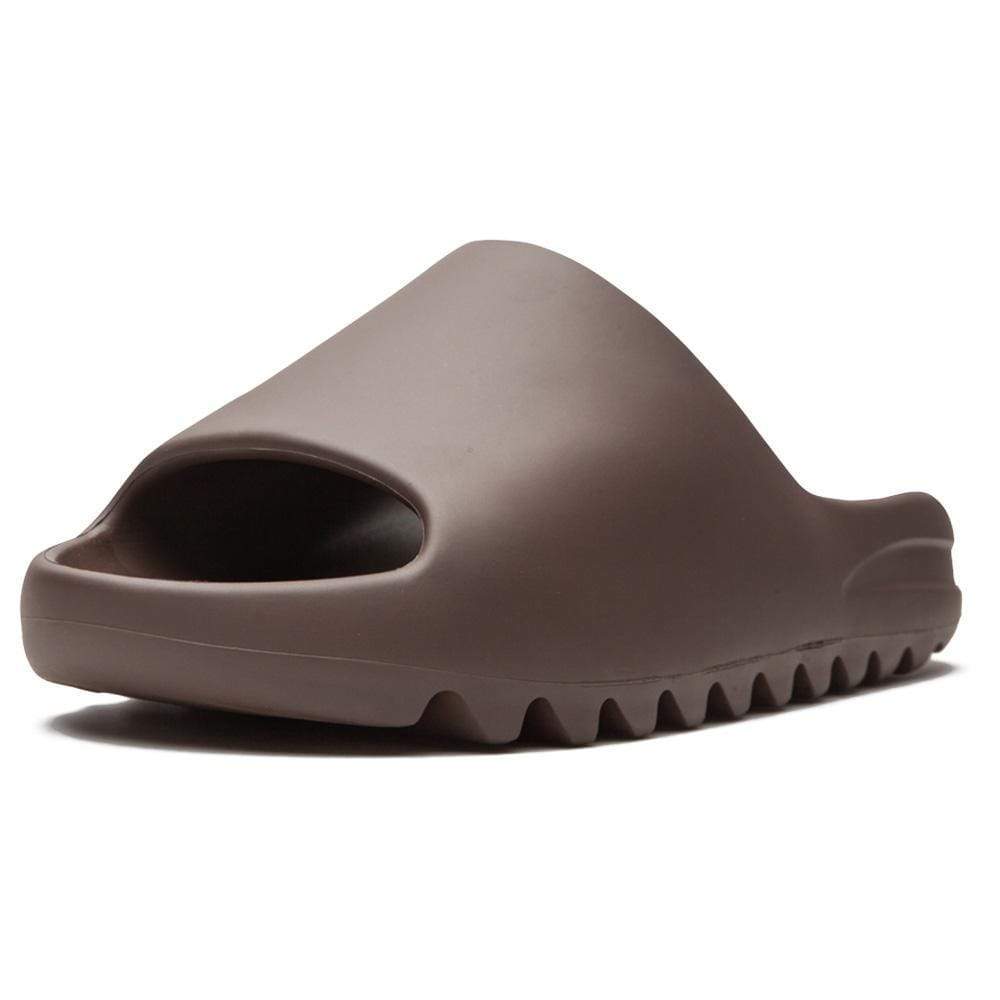 Yeezy Slides 'Soot' - Kick Game