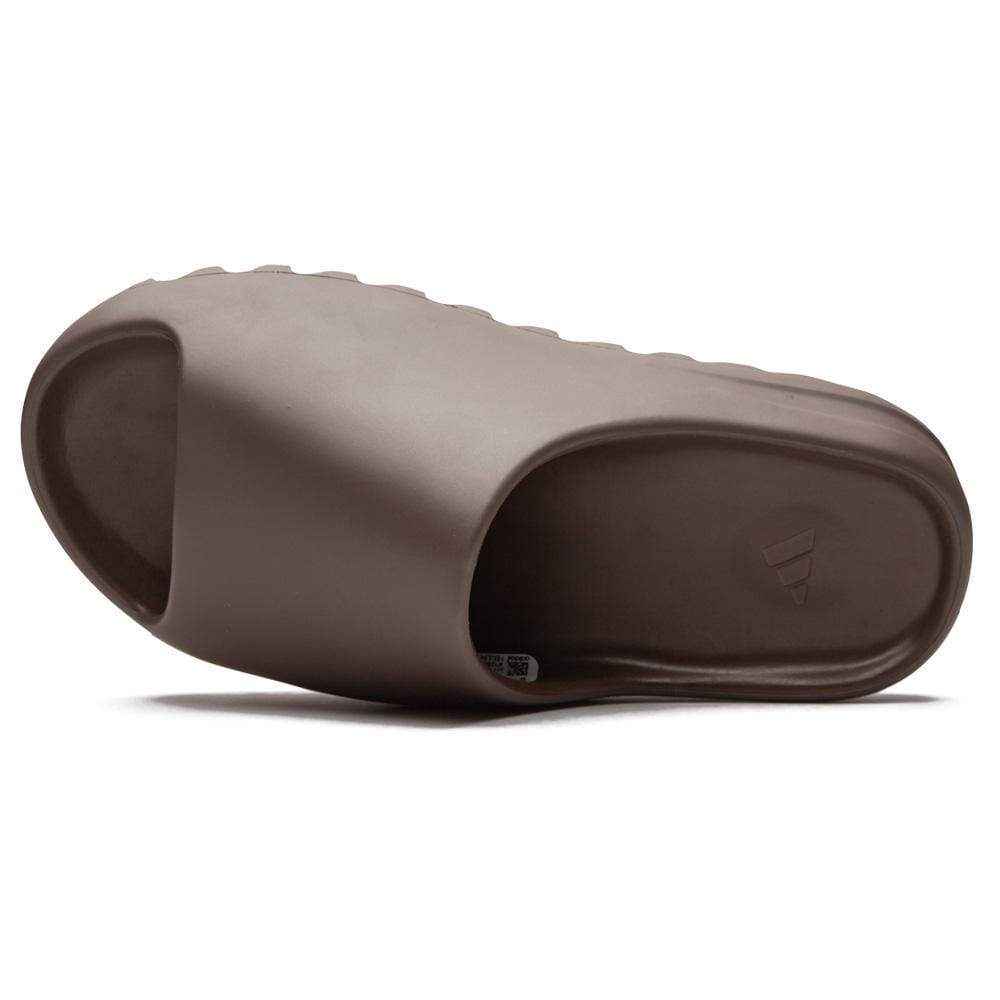 Yeezy Slides 'Soot' - Kick Game