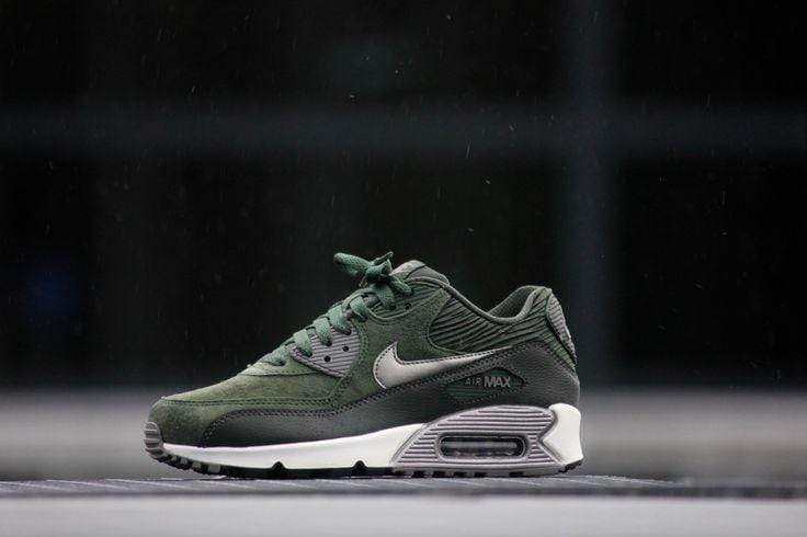 Nike Air Max 90 Carbon Green Leather Trainers - Kick Game