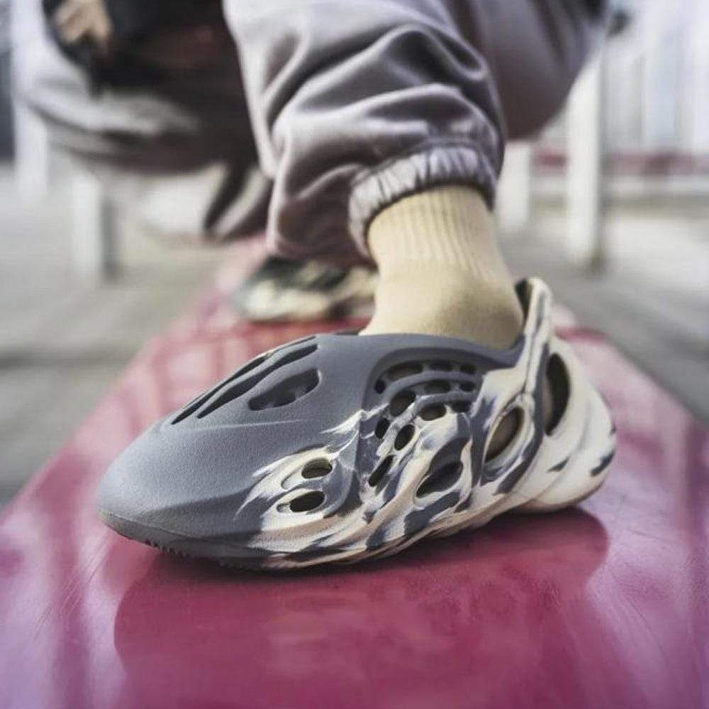 Yeezy Foam Runner 'MXT Moon Grey' - Kick Game